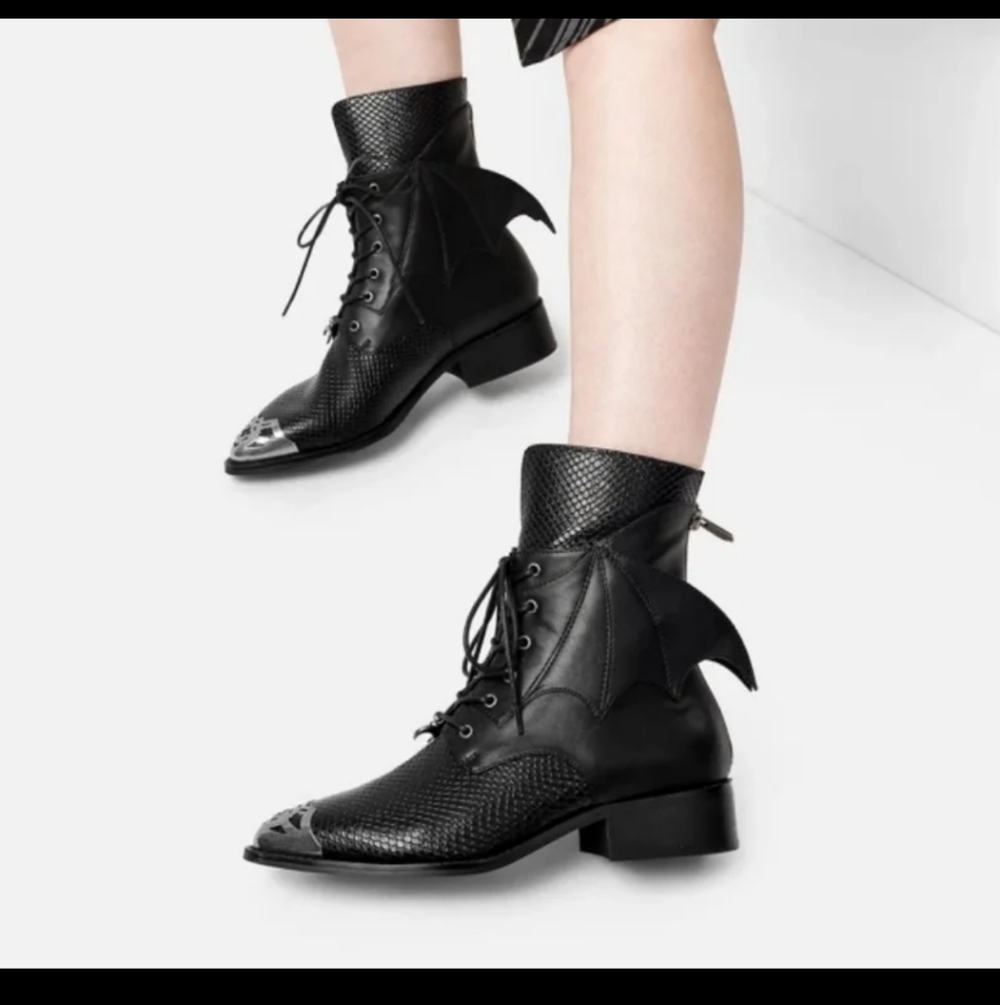 Gothic Dragon Wing Moon Bat Boots Killstar Hot Topic Widow Dollskill Sourpuss
